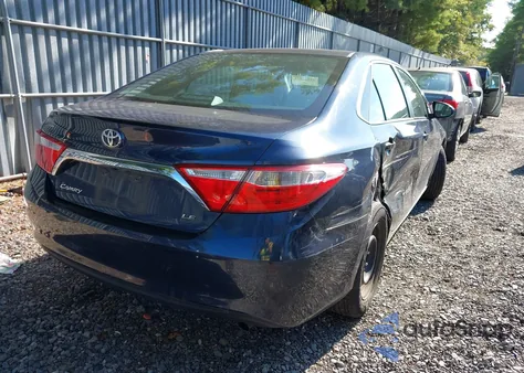 2016 Toyota Camry Le z USA, uszkodzony, nr VIN 4T1BF1FK0GU511213